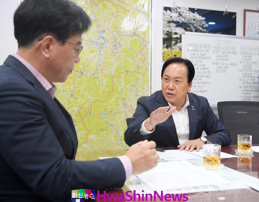 1-2 이권재 오산시장, 국회 찾아 지역예산 확보 협력 부탁.jpg