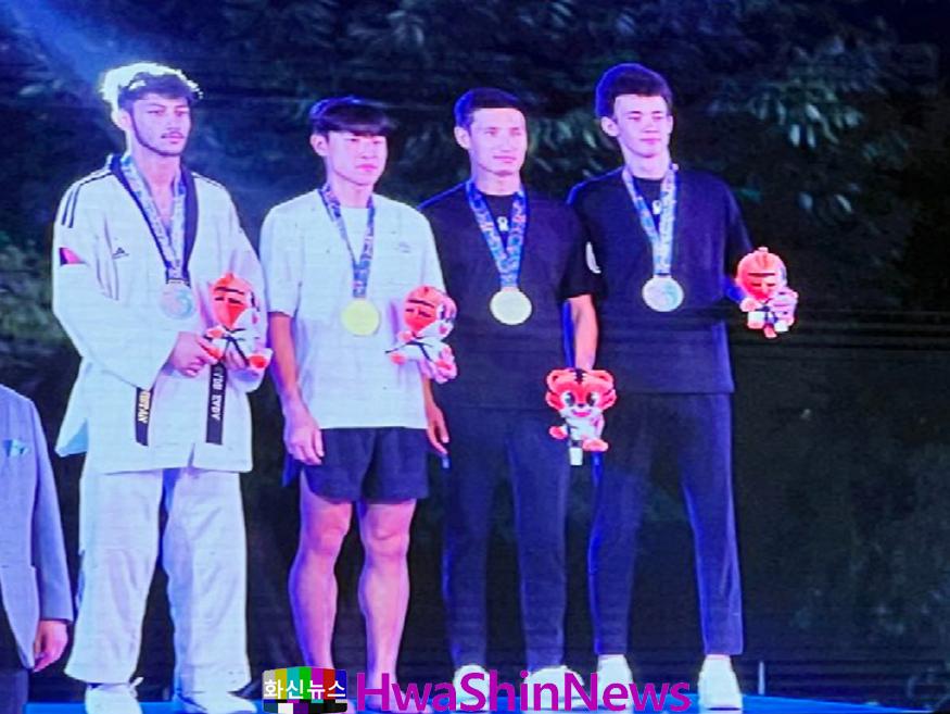 0-2 김포시 태권도팀 세계인 놀라게 한 금빛 발차기.jpg