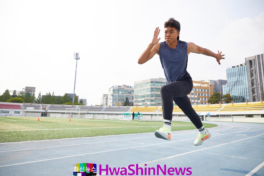 1-3 김포의 아들 조엘진선수 남자 고등부 100m 신기록 수립.jpg