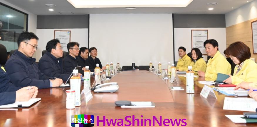 1. 부천시와 GS파워 관계자가 지역 난방비 인하에 대해 논의하고 있다.jpg